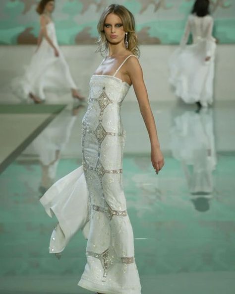 Karolina Kurkova Runway, Valentino Runway Dresses, Knitwear Runway, Rehersal Dress, Dior Runway, Galliano Dior, Valentino Dresses, Valentino Runway, Karolina Kurkova