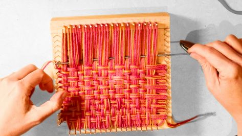 Diy Potholders, Potholder Loom, Tunisian Crochet Hook, Diy Holder, Tunisian Crochet, Loom Weaving, Craft Organization, Pot Holder, Crochet Hook