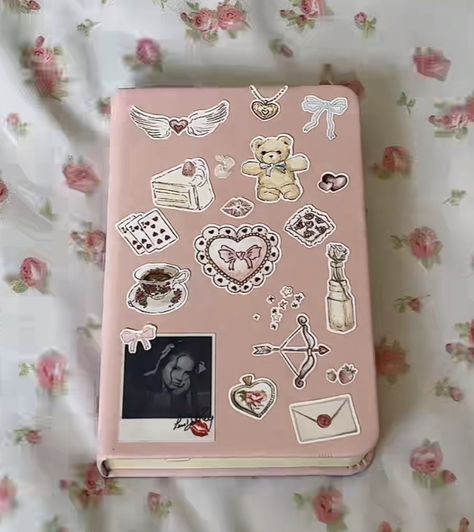 Pretty Notebook Covers, Aesthetic Pink Journal, Journaling Aesthetics, Aesthetic Desks, Notebook Cover Ideas, Coquette Aesthetic Pink, Notebook Decoration, Pink Journal, Journal Inspiration Writing