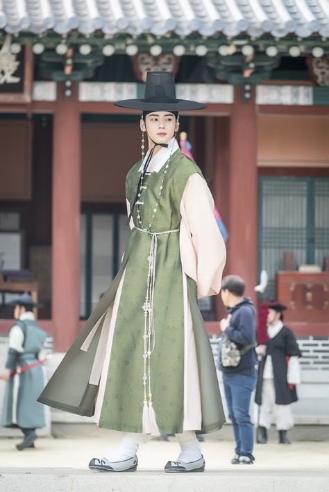 Joseon Dynasty Clothing, Korean Historical Fashion, Hanbok Male, Korean Traditional Dress Hanbok, Traditional Korean Clothing, Dynasty Clothing, Hanbok Traditional, Korean Traditional Clothing, Korean Traditional Dress