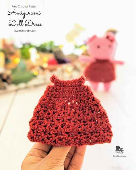 Crochet Amigurumi Clothes Free Pattern, Crochet Dress For Doll, Crochet Doll Dress Pattern, Crochet Doll Clothes Free Pattern, Crochet Doll Clothes Patterns, Crocheted Animals, Easy Amigurumi, Crocheted Toys, Crochet Doll Dress