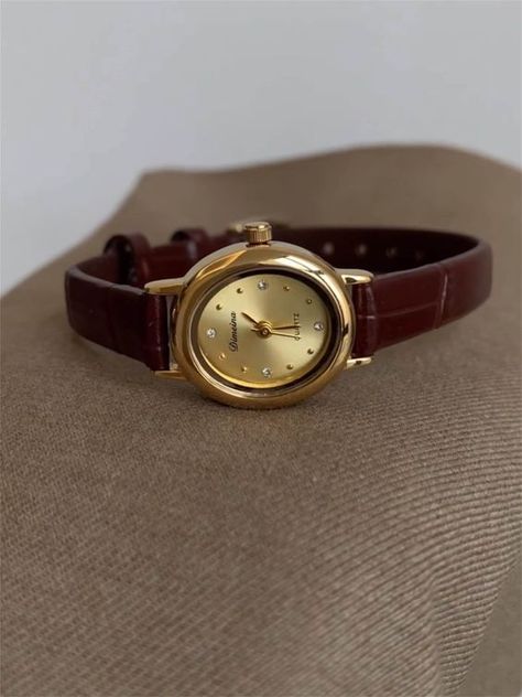 Styling Watches With Bracelets, Womans Gold Watch, Women’s Watch Aesthetic, Brown Leather Watch Women's, Chic Watches Women, Feminine Watches Classy, Cute Gold Accessories, Vintage Watches Women Leather, Dainty Watches For Women