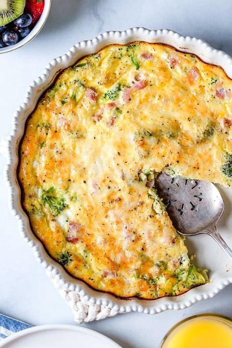 This low-carb Crustless Ham and Cheese Quiche is light and delicious, perfect for breakfast or brunch (or even a light dinner)! Made with a leftover ham or ham steak, broccoli and Swiss Cheese. Weight Watchers Crustless Quiche, Weight Watchers Quiche Recipes, Weight Watchers Ham Recipes, Weight Watchers Quiche, Crustless Quiche Recipes, December Meals, Steak Broccoli, Ham Steak, Ham And Cheese Quiche