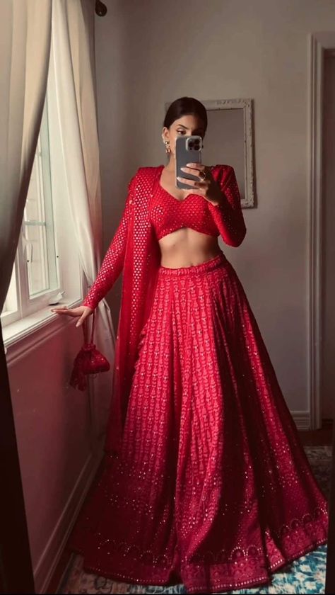 Lehenga Choli Designs, Indian Bridesmaid Dresses, Simple Lehenga, Trendy Outfits Indian, Lehenga Choli Wedding, Indian Outfits Lehenga, Lehenga Designs Simple, Bridal Lehenga Red, Traditional Indian Dress