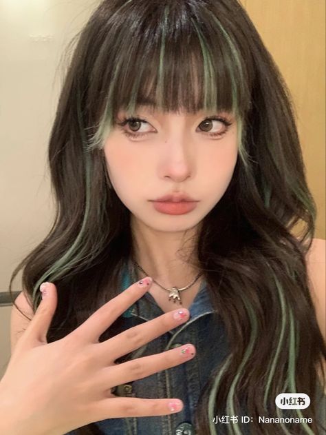 Hair Dye Bangs Ideas, Underneath Bangs Dyed, Dyed Bangs Ideas, Hair And Eye Color Combinations, Curtain Bangs Dyed Hair Underneath, Tips Of Bangs Dyed, Bang Highlights, Purple Highlights Black Hair Korean, Blonde Hair Dark Eyes