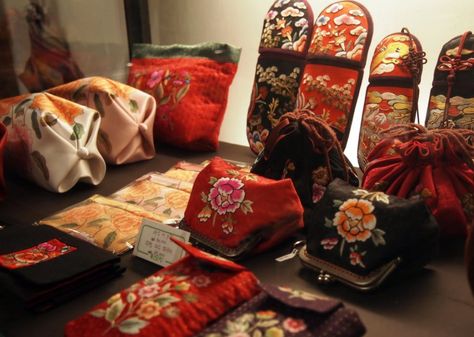 12 Things You Can Only Buy in South Korea Best Souvenirs, Living In Korea, South Korea Travel, Korea Seoul, Clothes Korean Style, Korea Travel, Ulsan, Travel South, Korean Art