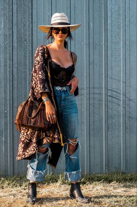 Boho Rocker Chic Style, Western Outfits Women Winter, Boho Rocker Chic, Rocker Chic Outfit, Vestido Charro, Womens Western Fashion, Rocker Chic Style, Nfr Fashion, Chic Plus Size