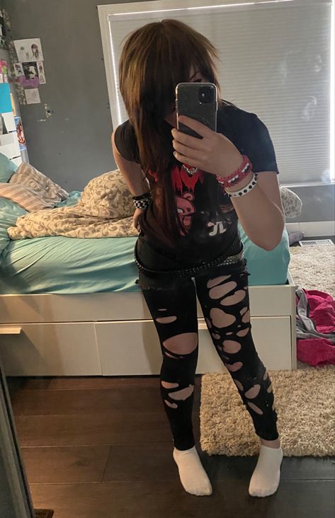 Emo Leggings Outfit, Emo Sweatpants Outfit, Actual Emo Outfits, 2012 Tumblr Outfits, Emo Leggings, Ripped Leggings Outfit, Scene Style Outfits, Black Flannel Outfit, Groovy Fits