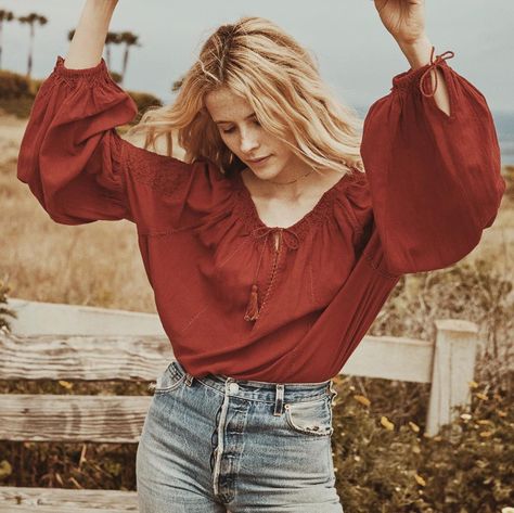 Midsummer hues 🍅 One of our all-time favorites, The Source Top, in rich tomato red - available now! / #newarrivals #doencollective Vintage Style Blouses, Casual Chic Spring, Madewell Blouse, Gauze Top, Peasant Blouse, Gorgeous Fabrics, Boho Tops, Blouse Styles, Burnt Orange