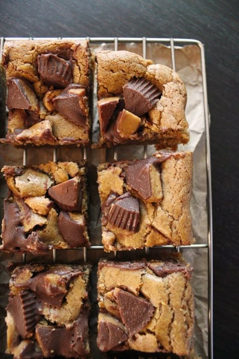 Peanut Buttercup Recipes, Recipes Using Peanut Butter, Peanut Butter Cup Brownies, Paris Bakery, Blonde Brownies, Peanut Butter Cups Recipe, Chocolate Peanut Butter Cupcakes, Love From The Oven, Reese's Peanut Butter Cups