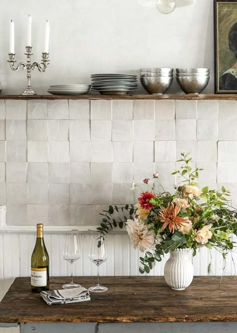 Zellige Tile Backsplash Trend Inspiration - PureWow Medium Wood Cabinets, Zellige Backsplash, Airbnb Kitchen, Kitchen Backsplash Tile Designs, Backsplash Trends, Temple House, Backsplash Tile Design, Mid Century Bohemian, Ceramics Decor