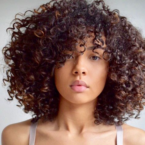 Curly Hair 3b/3c, Weave Hairstyles Curly, Short 3c Curly Hair, Natural Hair Bangs, Curly Full Lace Wig, 60 Year Old Woman, Lace Frontal Wigs, Curly Hair Inspiration, Curly Hair With Bangs