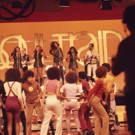 Soul Train Aesthetic, Soul Train Fashion, The Sylvers, Soul Train Dancers, Soul Train Party, 70s Black Women, Playlist Pics, Wrong Generation, Soul Tribe