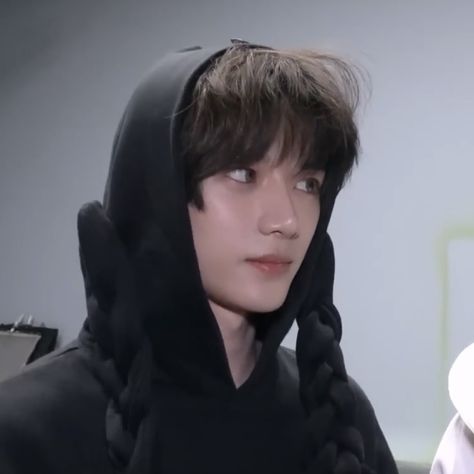 txt beomgyu lq icon Beomgyu Ear Piercing, Beomgyu Long Hair Icon, Bald Beomgyu, Txt Beomgyu Icon, Beomgyu Icon, Hair Icon, Txt Beomgyu, Perfect Boy, Cute Teddy Bears