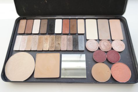 Diy Makeup Kit, Diy Makeup Palette, Makeup Pallettes, Makeup Palette Organization, Magnetic Makeup Palette, Make Up Kits, Red Lipstick Shades, Z Palette, Make Your Own Makeup