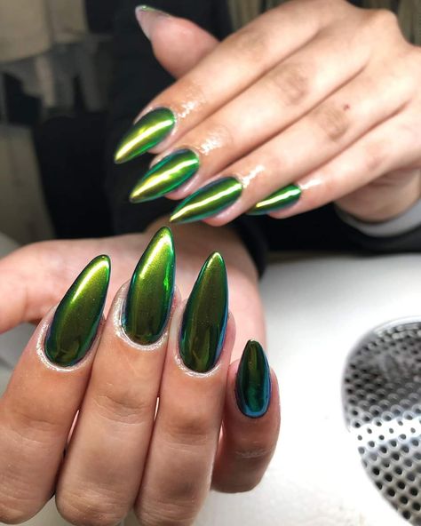 Metalic Green Nail, Green Mettalic Nails, Green Nails Metallic, Opalite Nails, Green Crome Nails Design, Green Shiny Nails, Shiny Green Nails, Green Iridescent Nails, Green Holographic Nails