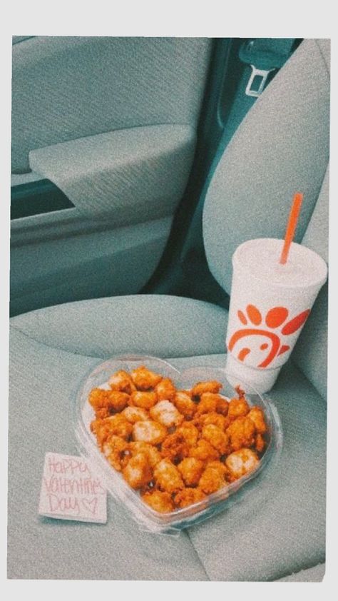 Christian Vsco, Aesthetic Meals, Eat More Chicken, Fancy Breakfast, Easy Food Art, Yummy Comfort Food, Tasty Baking, Delicious Snacks Recipes, Food Goals