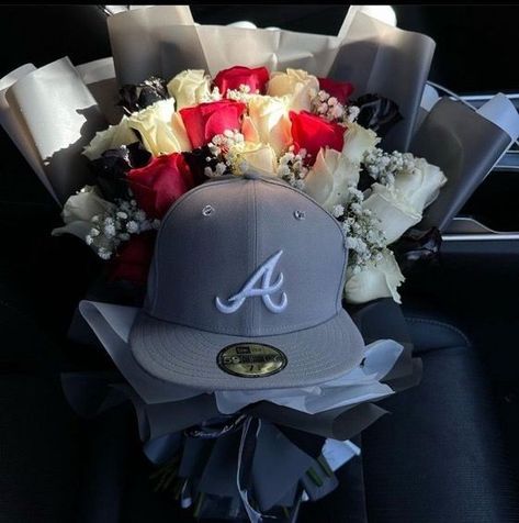 Guy Hat Bouquet, Fitted Cap Bouquet, Hat Bouquet For Men, Hat Ramos For Guys, Ramo For Boyfriend, Guy Bouquet, Ramos For Guys, Flower Bouquet For Him, Hat Bouquet For Boyfriend