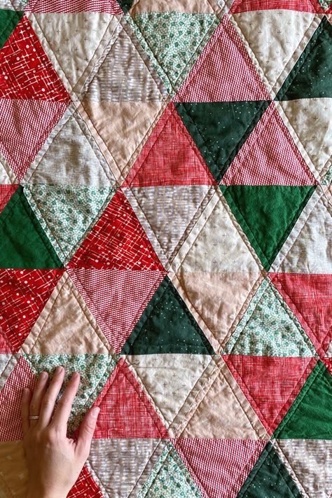 Christmas Patchwork, Christmas Quilt Patterns, Cute Quilts, Cozy Quilts, Beginner Quilt Patterns, Holiday Quilts, Halloween Quilts, Tree Quilt, Triangle Quilt