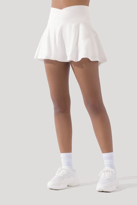 Our most curve-accentuating skort designed for endless twirls and booty shakin’. Meet your newest wardrobe staple. Cute Tennis Skirts, Cute Tennis Outfit, Athletic Skirts, White Tennis Skirt, White Skort, Preppy Clothes, Casual Preppy Outfits, Skirt And Sneakers, Preppy Summer