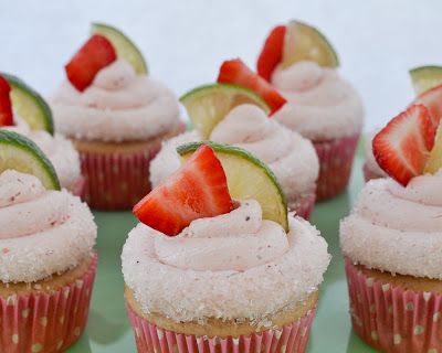 Strawberry Margarita Cupcakes, Cake Mix Cupcakes, Margarita Cupcakes, Boozy Cupcakes, Summer Cupcakes, Fun Cupcake Recipes, Strawberry Margarita, Cake Blog, Strawberry Cakes