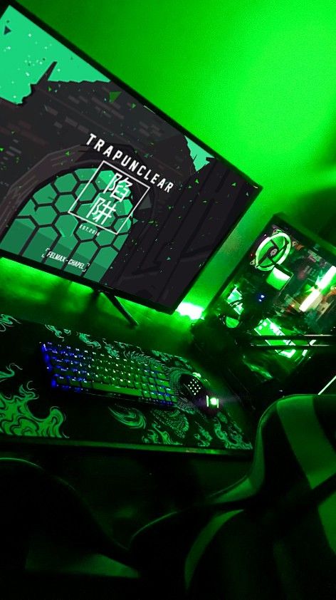 PC Gamer Green Green Gamer Bedroom, Black And Green Setup, Green And Black Gaming Setup, Dark Green Pc Setup, Dark Green Gaming Setup, Green Gamer Aesthetic, Green Pc Setup, Green Gaming Room, Pc Gamer Aesthetic