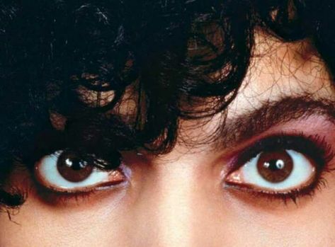 Wow! Those eyes Prince Batman, Rain Makeup, Prince Musician, Prince Images, Purple Icon, Photos Of Prince, Rip Prince, Aol Mail, 80s Men