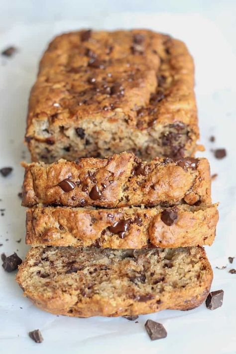 Incredible Vegan Banana Bread--super moist, simple, and healthy! Yummy Banana Bread, Chocolate Chunk Banana Bread, Delicious Banana Bread Recipe, Vegan Baking Recipes, Chocolate Chip Banana, Vegan Banana Bread, Healthy Banana Bread, Vegan Bread, Chocolate Chip Banana Bread