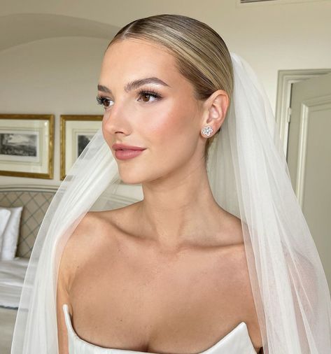 Sleek Updo Wedding Hair, Chic Bridal Updo, Medium High Bun Wedding Hair, Slicked Back Hair With Curls, Slick Bun Wedding Hairstyles With Veil, Sleek Wedding Bun With Veil, Effortless Wedding Makeup, Modern Classic Bride, Clean Wedding Bun