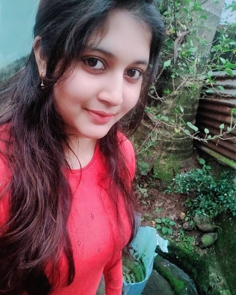 Indian Ladies Photos, Sahithi Avancha, Beautiful Indian Lady, Bangladesh Girl, Tamil Saree, Bts Girlfriends, Swag Dress, Photography Indian, Long Indian Hair