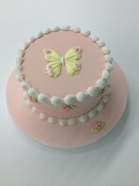 Class Party Cake Ideas, Royal Icing Birthday Cake Designs, Royal Birthday Cake, Pretty Cake, Simple Cake Designs, Mini Cakes Birthday, Cake Inspo, Pretty Dessert, Creative Birthday Cakes