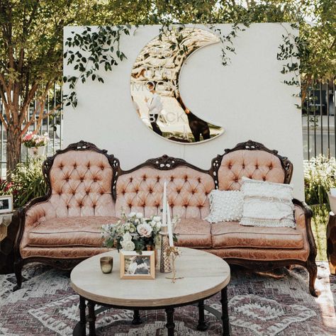 Lookbook Victorian Wedding Decor, Couch Wedding, Victorian Couch, Red Velvet Fabric, Boho Backdrop, Victorian Sofa, Wood Details, Bohemian Wedding Inspiration, Moon Wedding