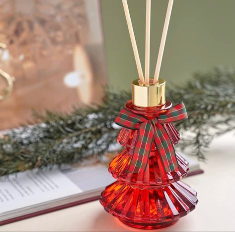 Scent Note: Hear the crackling of an open log fire, fruity scents of fresh mulled wine bubbling away on the stove.This Xmas Tree diffuser create Christmas spirit and evoke memories of Christmases past, any time of year. It is guaranteed to make you feel Festive. Bathroom Diffuser, Oil Reed Diffuser, Fruity Scents, Log Fire, Bathroom Shelf Decor, Bathroom Shelf, Mulled Wine, Bathroom Shelves, Home Bathroom