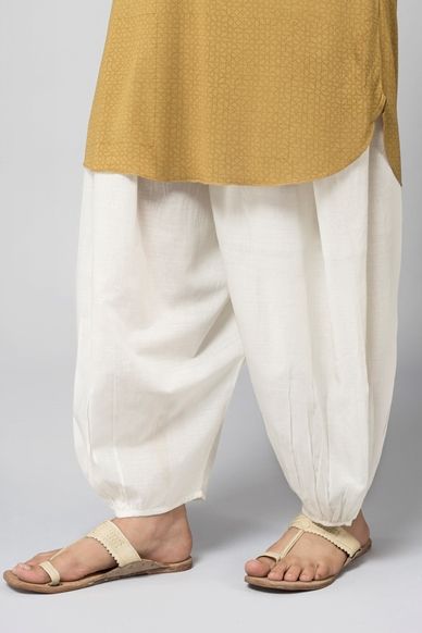 Good Earth - Rozana Flow:Handloom Cotton Salwar Pant Design For Kurti, Trouser Pants Pattern For Women, Trouser Pants Pattern, Design For Kurti, Women Trousers Design, Pant Design, Salwar Pants, Salwar Pattern, Good Earth