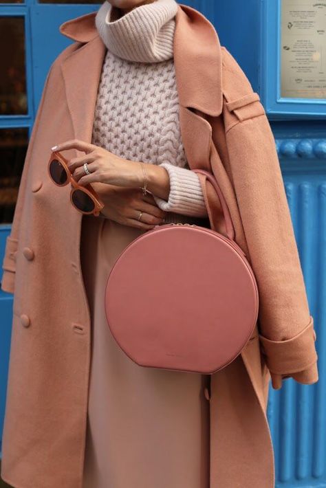 Chic Minimalista, Boho Mode, Pink Coat, Autumn Outfits, Trending Sunglasses, Just Peachy, Outfit Combinations, 가을 패션, Club Monaco