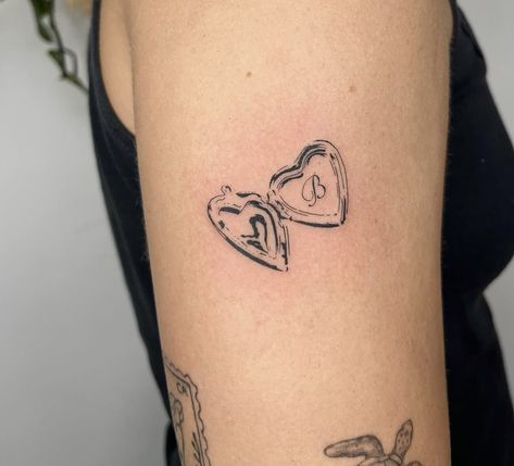 Initial A Tattoo Ideas, B Tattoo Ideas, Best Friend Locket Tattoo, Small Heart Locket Tattoo, Locket Initial Tattoo, Heart Locket Tattoos, Matching Locket Tattoo, Weeping Heart Tattoo, Locket Tattoo Design