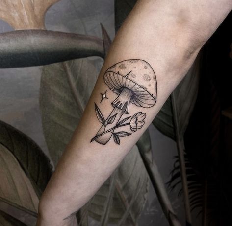 Fall Mushroom Tattoo, Simple Mushroom Tattoo, Mushroom Tattoo, Tattoo Filler, Single Needle Tattoo, Mushroom Tattoos, Beautiful Meaning, Tattoo Portfolio, Line Art Tattoos