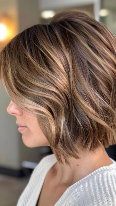 Highlights For Fine Hair, Caramel Bob Hair, Short Brown Hair With Blonde Highlights, Bob Haircuts With Highlights, Haircuts With Highlights, Ash Brown Hair With Highlights, Heavy Blonde Highlights, Brown To Blonde Ombre Hair, Highlighted Bob