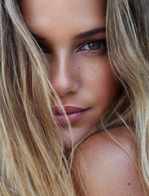 Glowing Sun-Kissed Skin Cute Freckles, Best Natural Makeup, Studio Photos, Respect Women, Luminous Skin, Bohol, Beauty Shots, Rosie Huntington Whiteley, Natural Makeup Looks