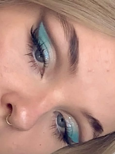 Eye Makeup Turquoise, Turquoise Makeup Looks, Aqua Makeup Look, Teal Eyeshadow Looks, Makeup Turquoise, Turquoise Eye Makeup, Teal Eye Makeup, Turquoise Makeup, Turquoise Eyeshadow