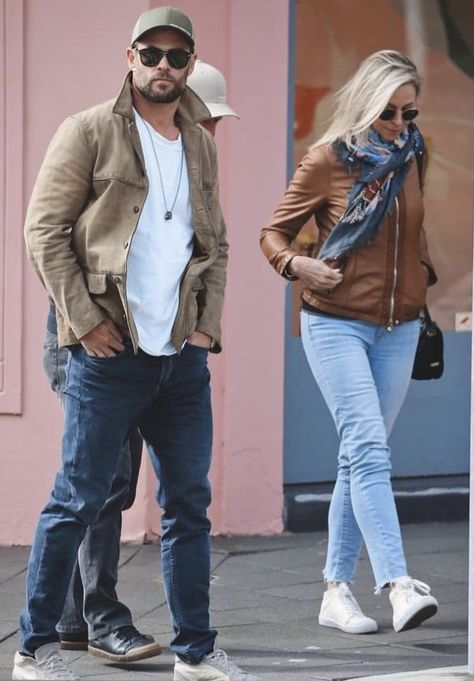 Chris Hemsworth Winter Outfit, Chris Hemsworth Style Casual, Chris Hemsworth Outfit, Chris Hemsworth Style, Couple Outfits, Chris Hemsworth, Winter Outfit, Style Casual, Winter Outfits