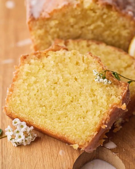 Lemon Drizzle Cake is a tea-time classic. This easy recipe makes the most moist lemon cake packed with zesty, fresh lemon flavor. Strawberry Flavored Cake, Best Lemon Drizzle Cake, Easy Lemon Drizzle Cake, Lemon Drizzle Cake Recipe, Strawberry Angel Food Cake, Iced Lemon Pound Cake, Angel Food Cake Desserts, Moist Lemon Cake, Lemon Drizzle Cake