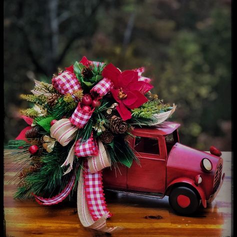 Red Truck Decor, Red Christmas Decor, Plaid Christmas Decor, Christmas Red Truck, Christmas Crafts For Adults, Fabulous Christmas, Christmas Arrangements, Christmas Truck, Front Porch Christmas Decor