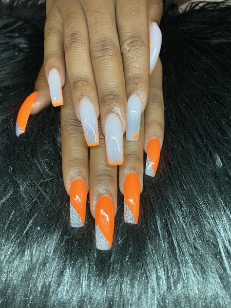 Neon orange nails with a Glitter acrylic cut. Soft white nails with a Orange outline and Orange heart 🧡 Orange Outline, Neon Orange Nails, Orange Acrylic Nails, Black And White Nail Designs, Brown Acrylic Nails, Nails Orange, Natural Acrylic Nails, Orange Nail Designs, Nail Tip Designs