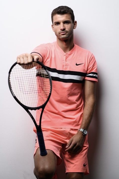 Tennis Senior Pictures, Tennis Court Photoshoot, Tennis Photoshoot, Grigor Dimitrov, Senior Photos Boys, Men's Portrait Photography, Tennis Photography, Tennis Pictures, Tennis Photos