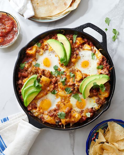 It's everything you love about a breakfast burrito, packed into a hearty one-skillet meal. Keto Cheetos, Cheetos Recipe, Butter Lamb, Breakfast Skillet Recipes, Best Breakfast Casserole, Breakfast Skillet, One Skillet Meals, Parmesan Recipes, Parmesan Chicken