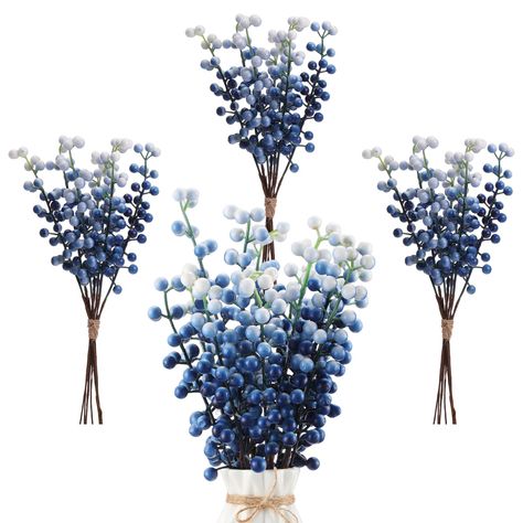 Christmas Table Decorations Centerpiece Elegant, White Christmas Decorations Diy, Holiday Centerpieces For Tables, Blue And White Fall Decor, Blue Fall Decor, Christmas Dining Table Decor, Vase With Branches, Blue Christmas Decor, Silver Christmas Decorations