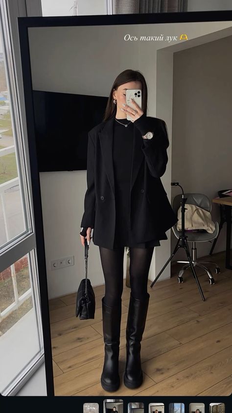 Petite Capsule Wardrobe, Style Your Clothes, Mantel Outfit, Trends 2025, Bota Over, Elegant Outfit Classy, 30 Outfits, Winter Fashion Outfits Casual, Footless Tights