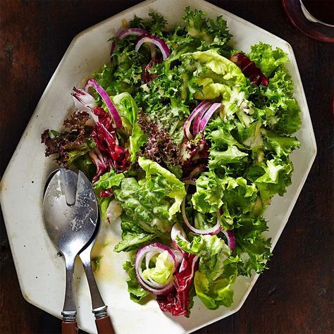 Easter Salad Recipes, Christmas Salad Recipes, Red Leaf Lettuce, Leaf Lettuce, Christmas Salads, Bitter Greens, Challenge Ideas, Interior Layout, Simple Green Salad