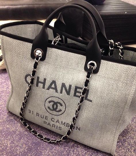 Discovered by ♕★AM★♕. Find images and videos about bag, chanel and glam on We Heart It - the app to get lost in what you love. Chanel Canvas Bag, Tote Bag Chanel, Chanel Canvas, Iphone Bag, Luxury Tote Bags, Sacs Design, Bag Chanel, Chanel Tote, Lv Handbags